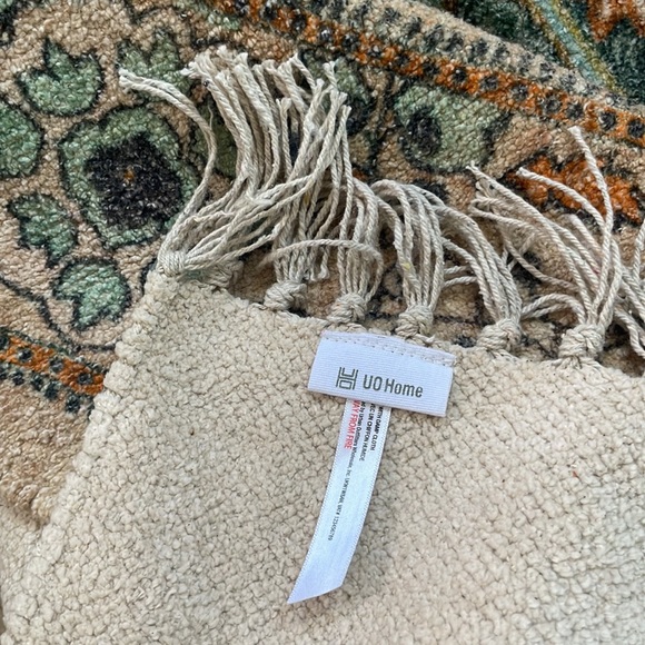 •urban outfitters chenille rug• - Picture 6 of 9